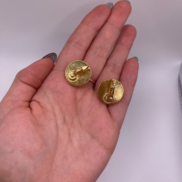 Vintage Trifari Clip-On Earrings - Picture 5 of 5